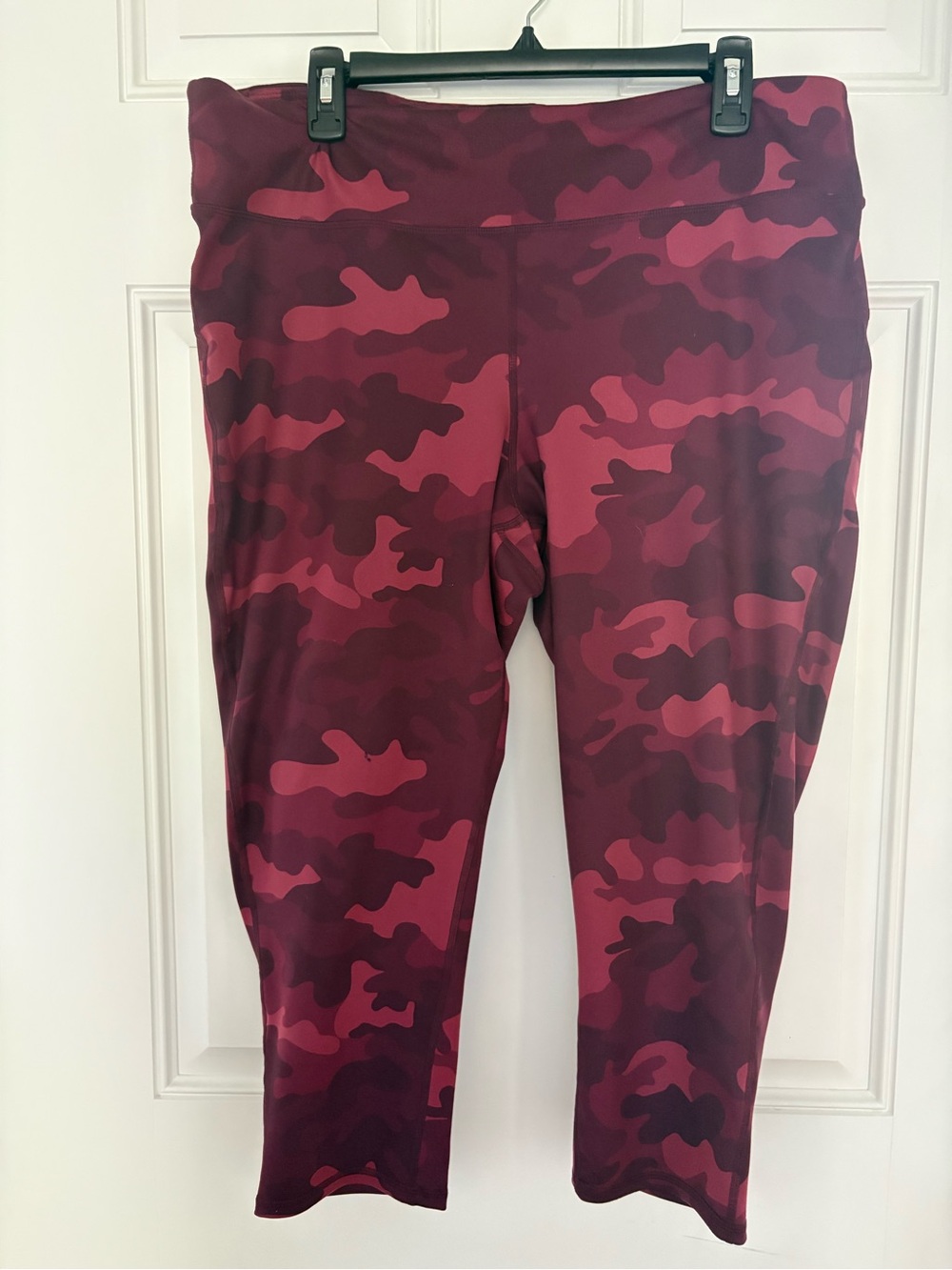 GAP Fit Burgundy and Pink Camo Leggings